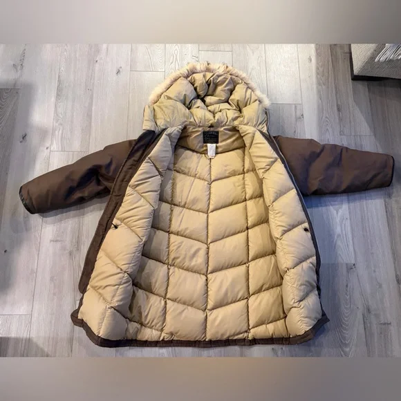 Vintage Canadian Down Parka with Fur-Trim Hood 🇨🇦 size Large - Picture 3 of 16